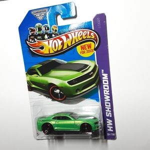 HOT WHEELS 2013 HOT WHEELS  CHEVY CAMARO SPECIAL SPECIAL  EDITION  HW SHOWROOM